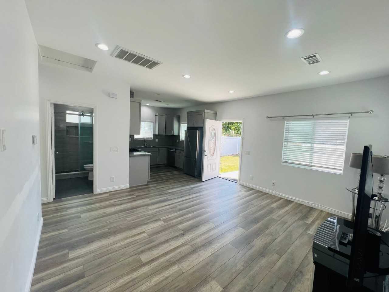 1830 W Bernardy Pl #B - Photo 6 of 27