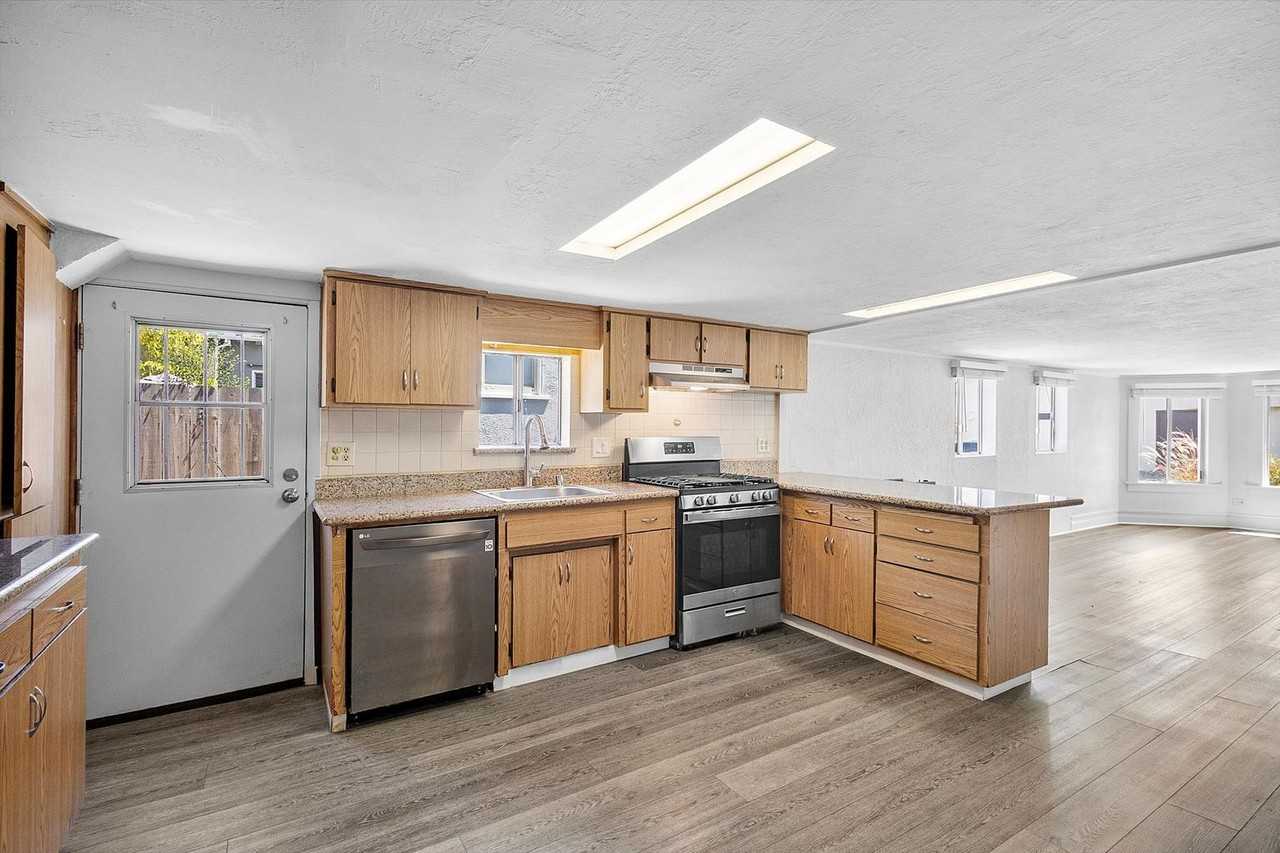 531 Taylor Ave - Photo 5 of 24