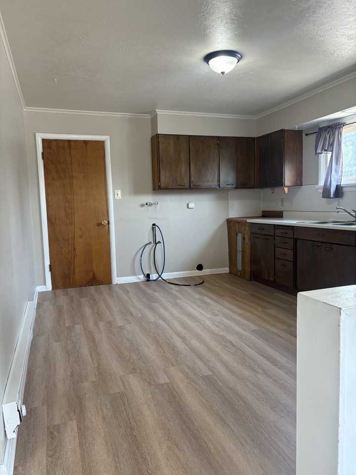 135 S California St #1 - Photo 4 of 6