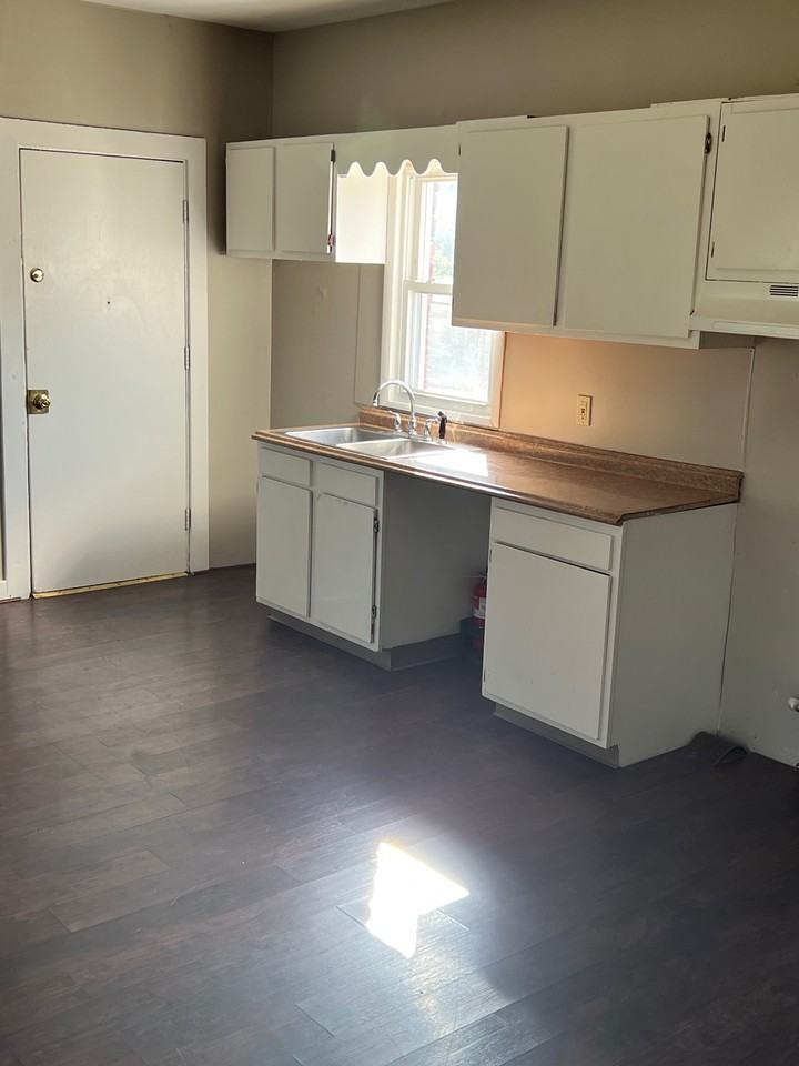 481 12th St #1 - Photo 3 of 11