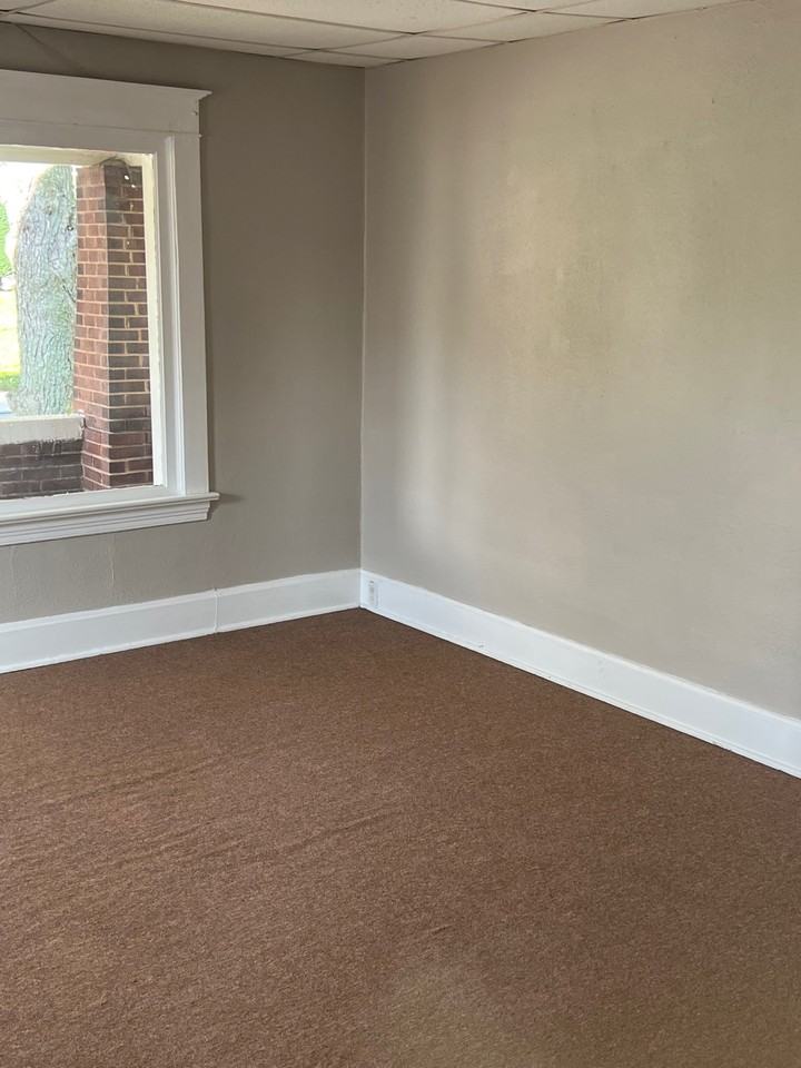 481 12th St #1 - Photo 5 of 11