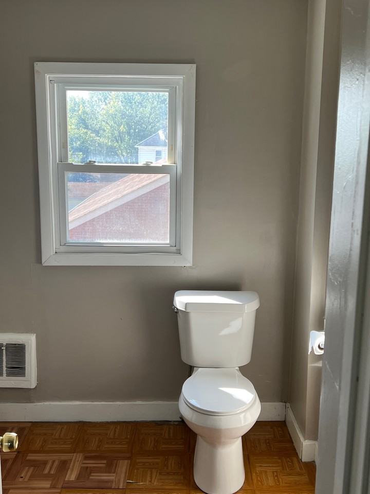 481 12th St #1 - Photo 6 of 11