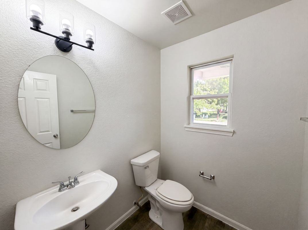 5552 West Shangri La Road - Photo 2 of 12