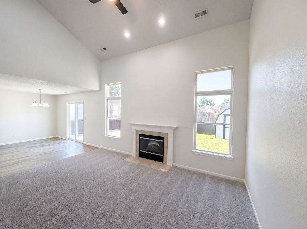 5552 West Shangri La Road - Photo 3 of 12