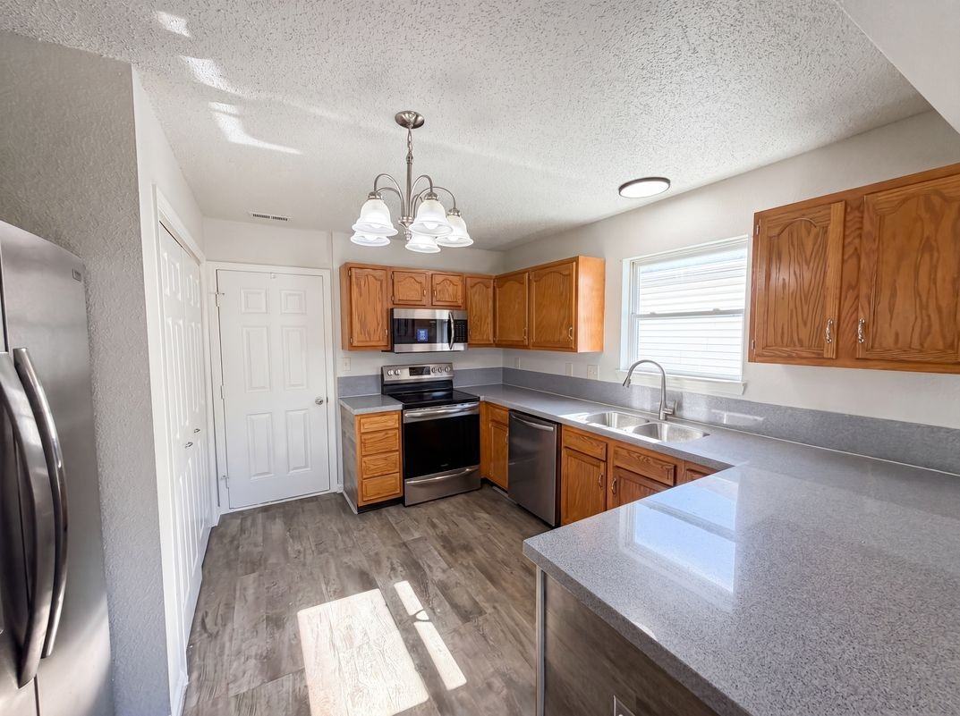 5552 West Shangri La Road - Photo 5 of 12