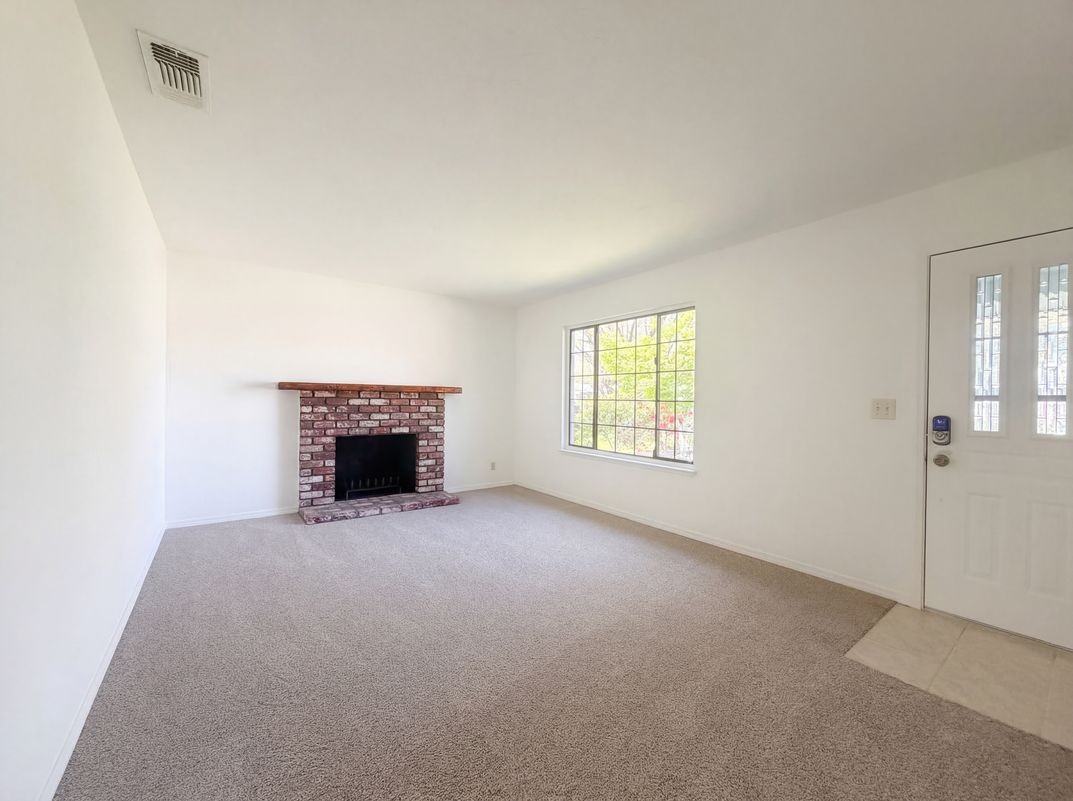 5552 West Shangri La Road - Photo 6 of 12