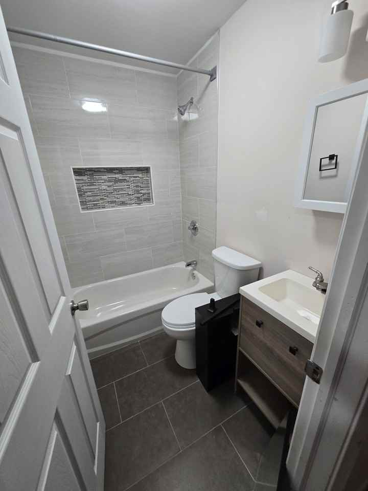 34 S 55th St #B - Photo 2 of 5