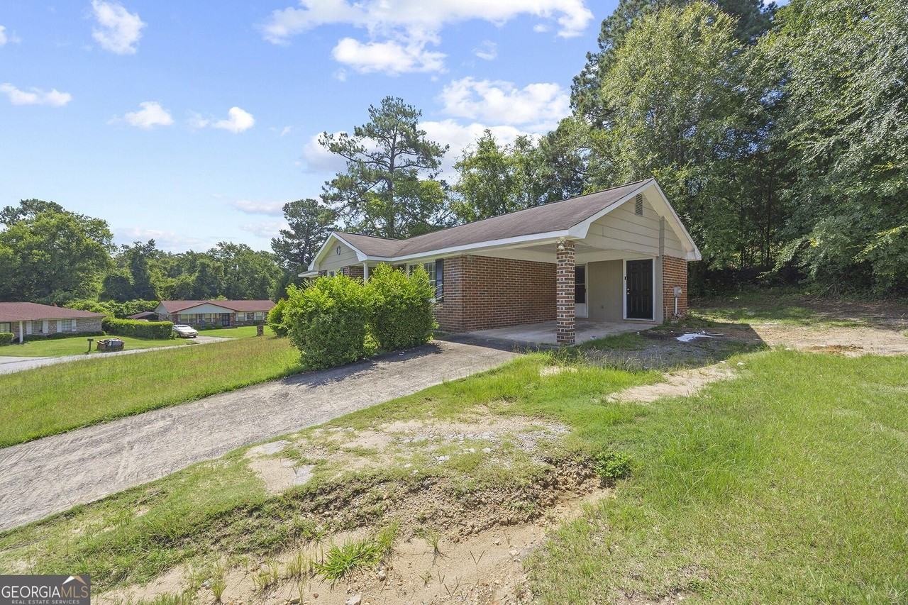 2260 Arrowwood Dr - Photo 2 of 23