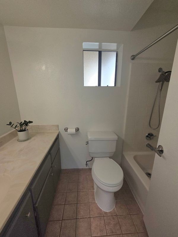 2343 E 17th St ##201 - Photo 4 of 14