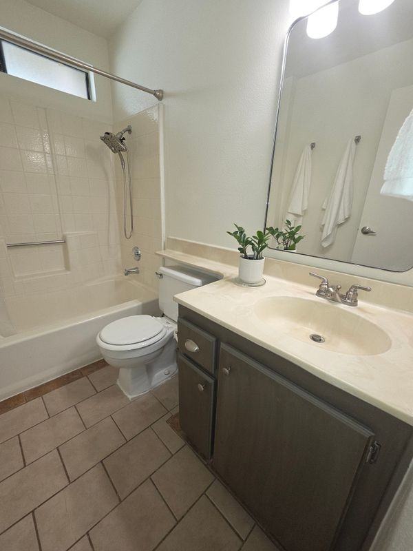 2343 E 17th St ##201 - Photo 7 of 14