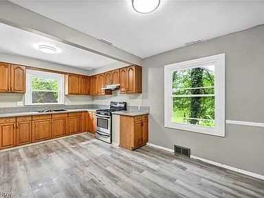 1574 East Ave - Photo 4 of 9