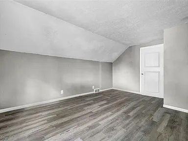 1574 East Ave - Photo 5 of 9