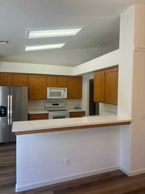 570 Buccaneer Ave - Photo 5 of 11