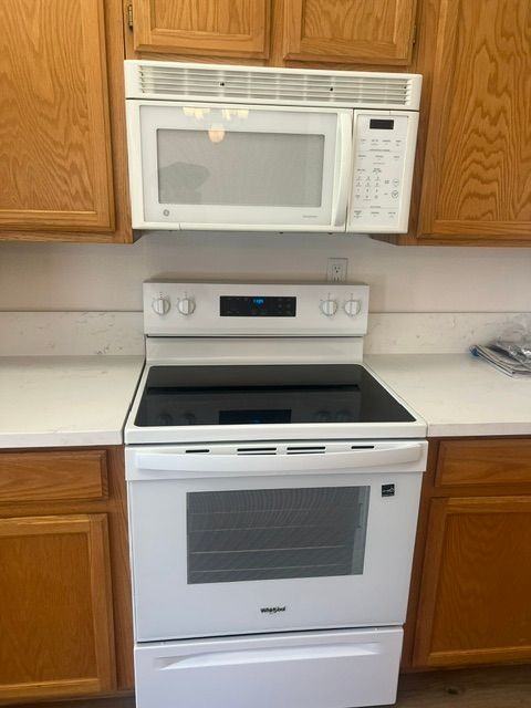 570 Buccaneer Ave - Photo 7 of 11