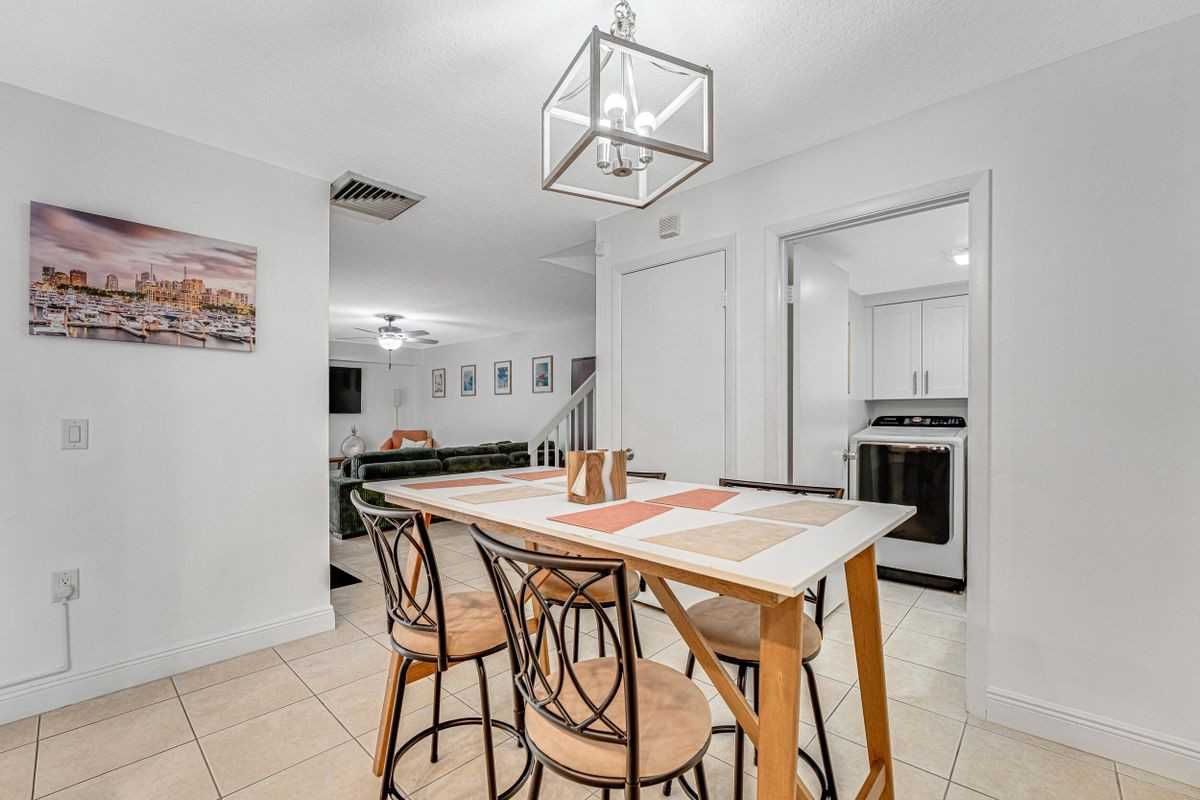 2439 24th Way - Photo 3 of 15