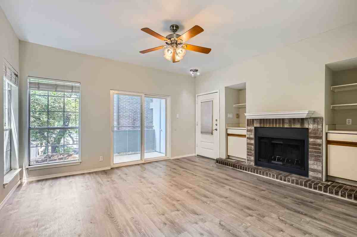 700 S 1st St ##101 - Photo 2 of 17