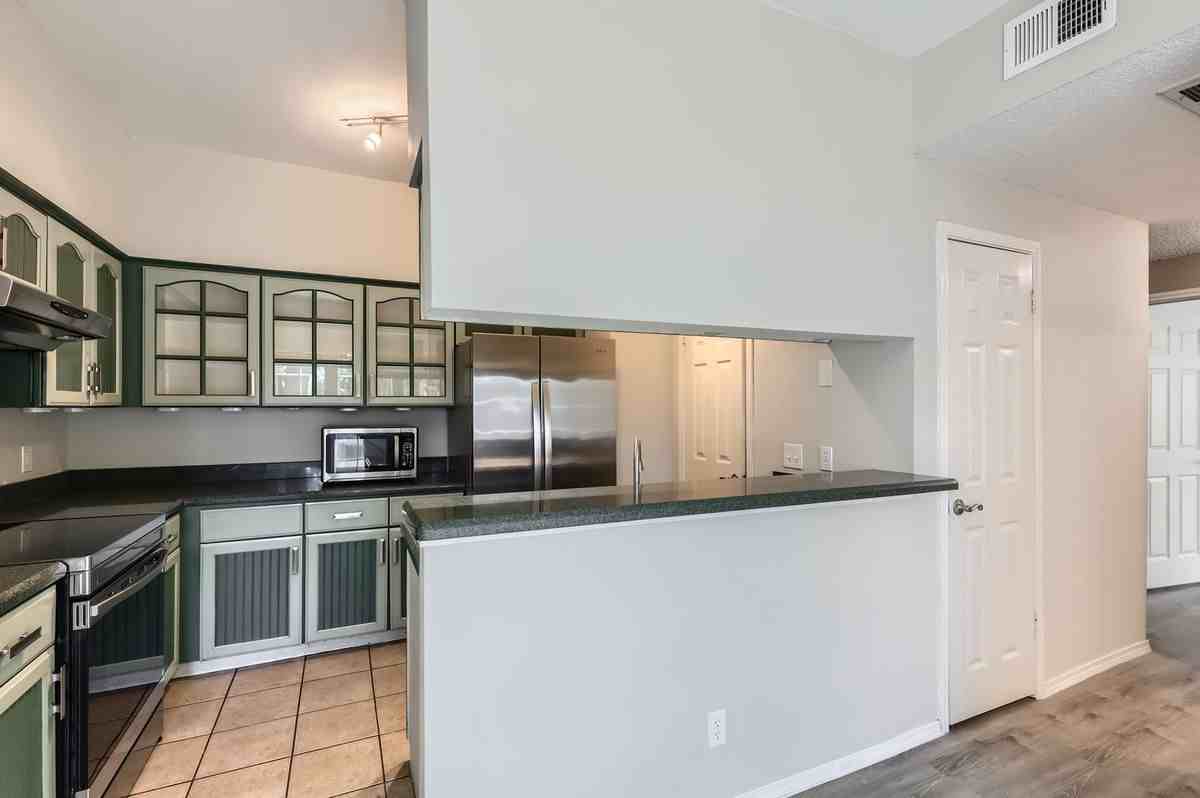 700 S 1st St ##101 - Photo 5 of 17