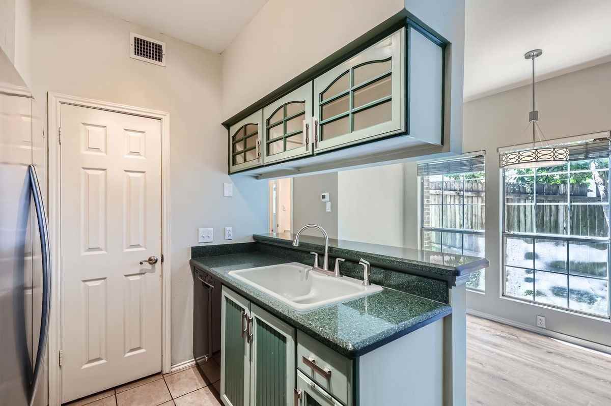 700 S 1st St ##101 - Photo 6 of 17