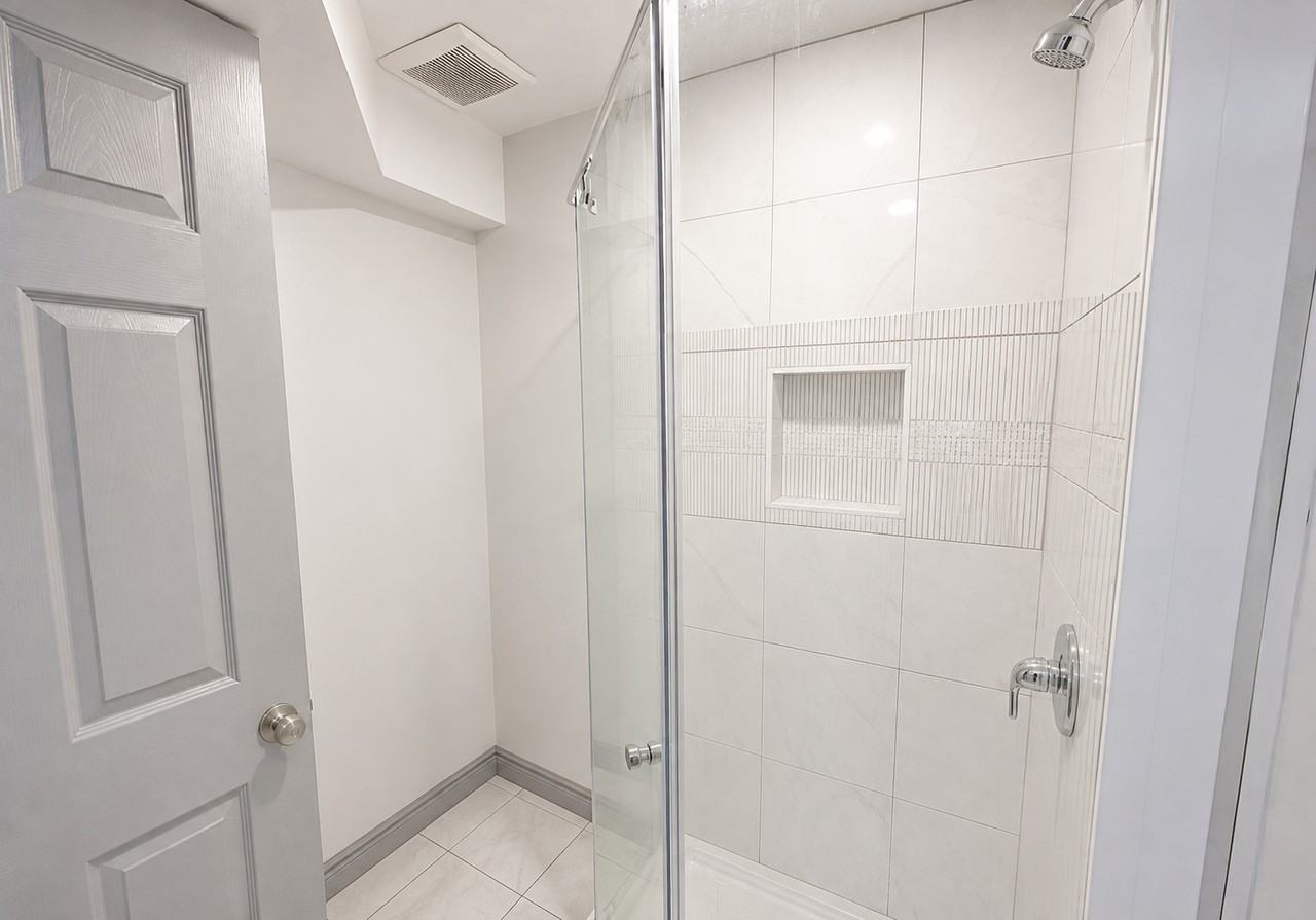 1003 Elgin Street North - Photo 6 of 8
