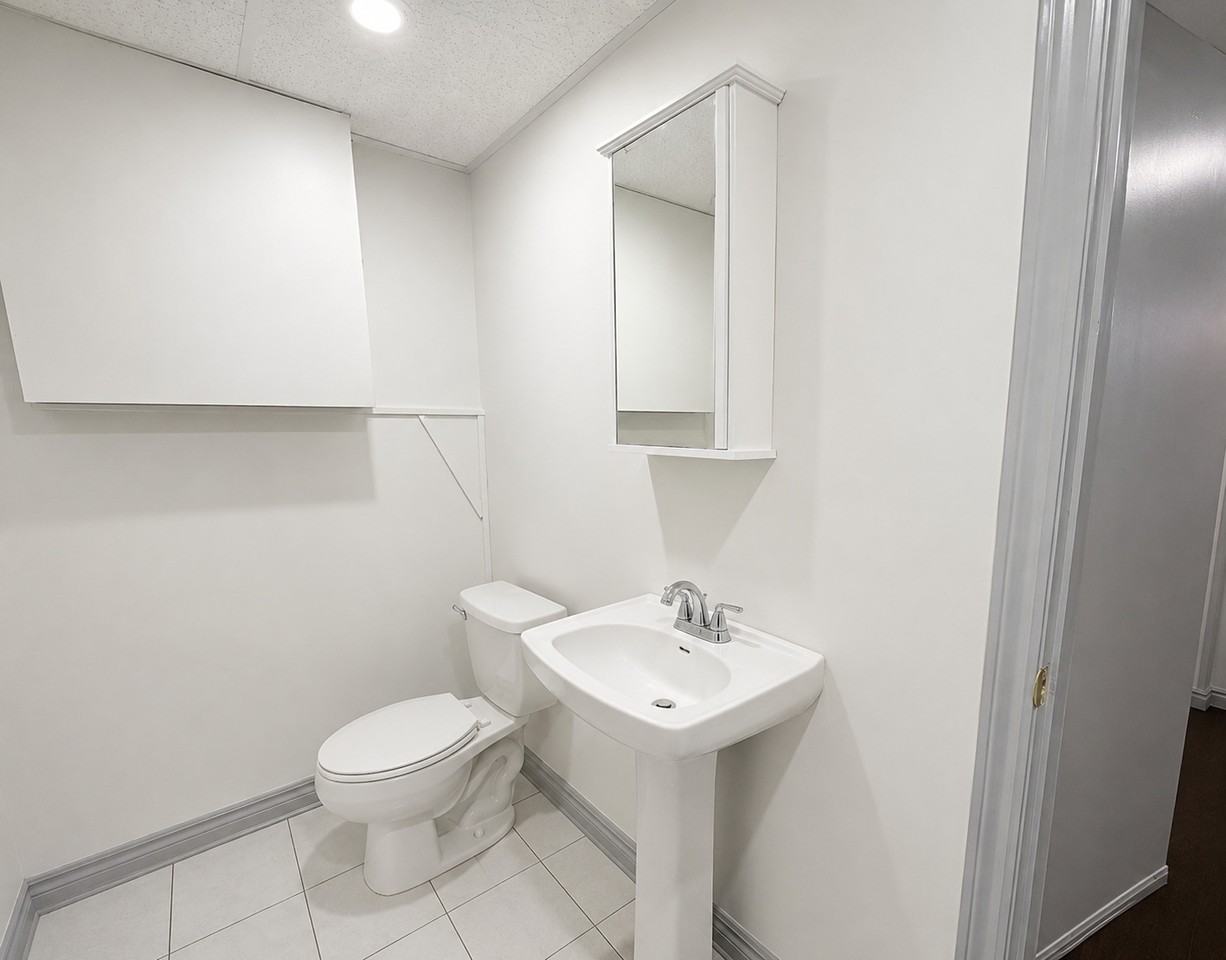 1003 Elgin Street North - Photo 5 of 8
