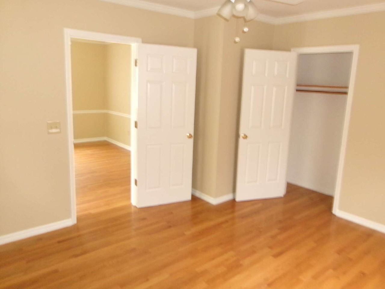 7074 Sutherland Ave - Photo 3 of 17