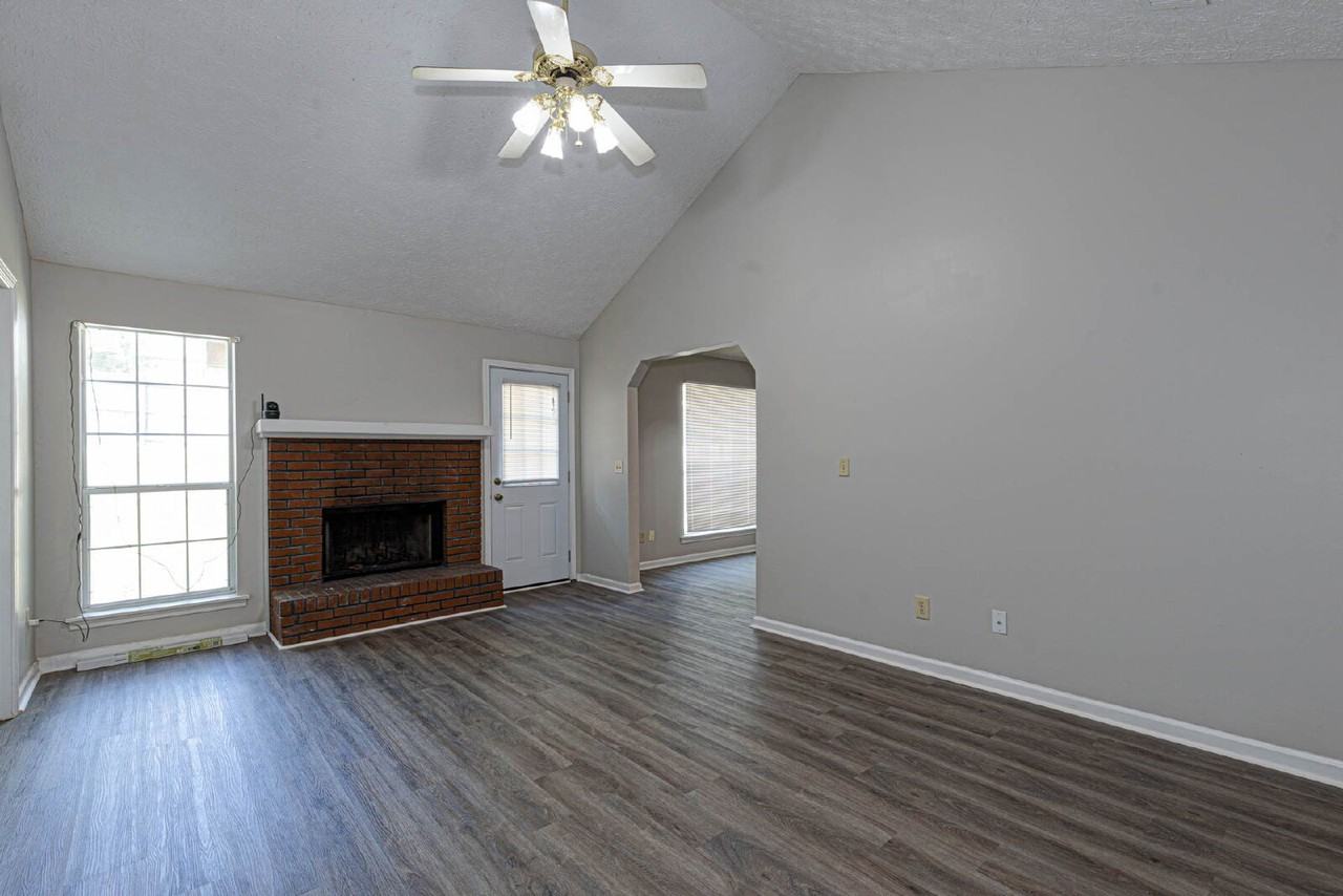 5713 Marlette Ct - Photo 3 of 24