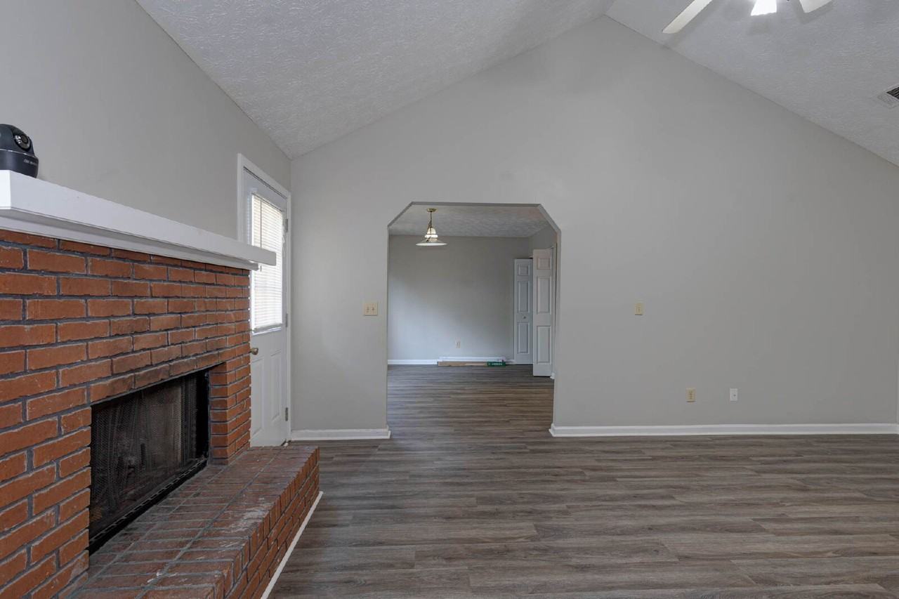 5713 Marlette Ct - Photo 4 of 24