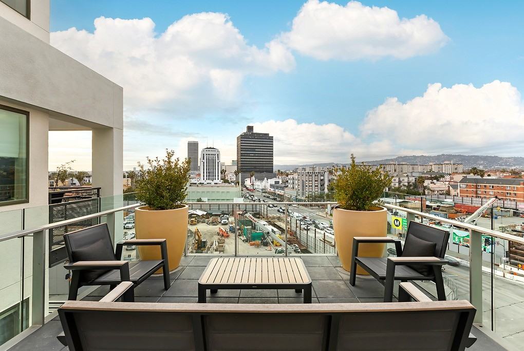 Wilshire La Brea - Photo 4 of 50