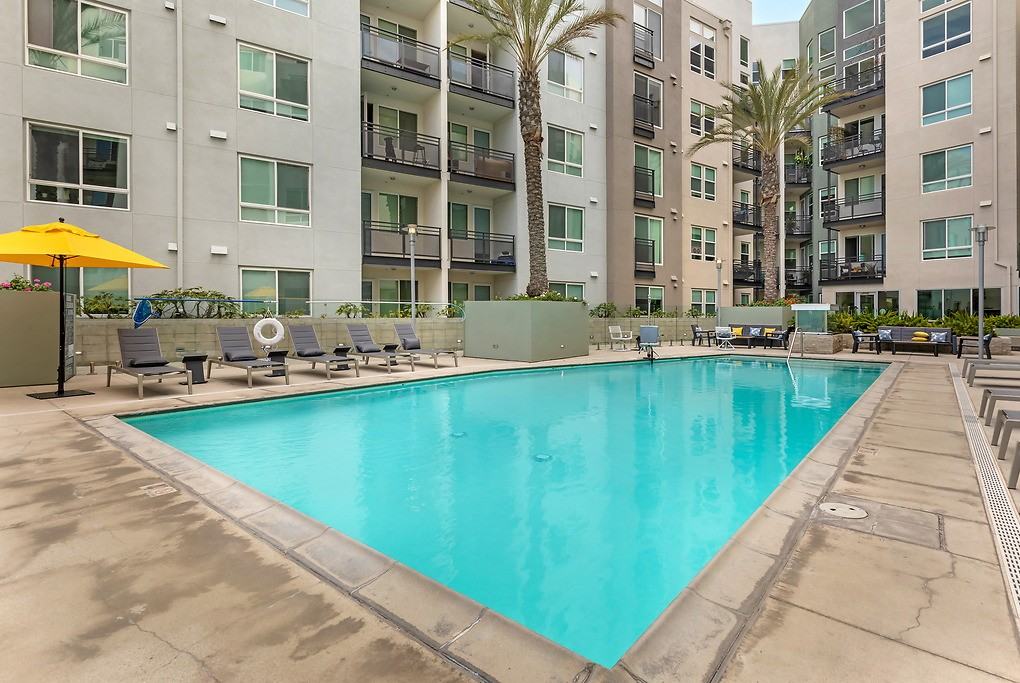 Wilshire La Brea - Photo 5 of 50