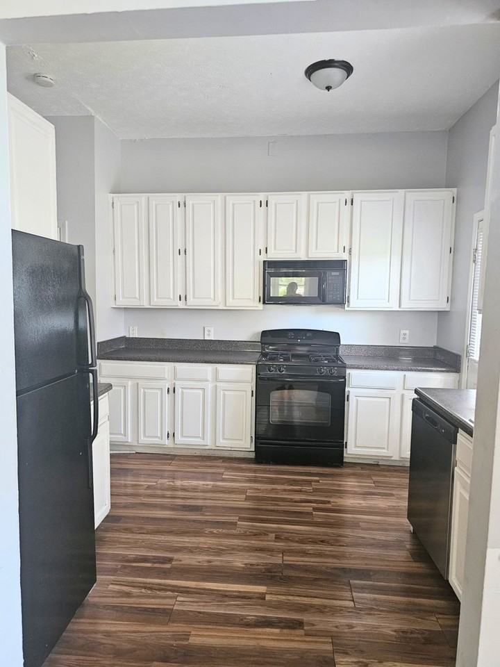 1333 Oak St Sw - Photo 4 of 14