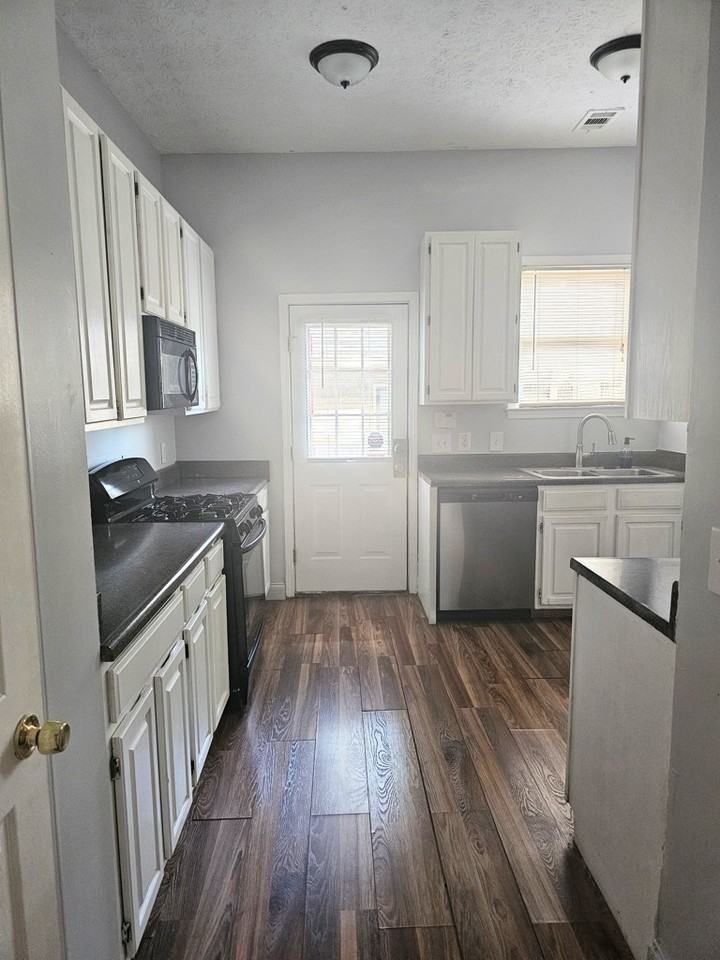 1333 Oak St Sw - Photo 5 of 14