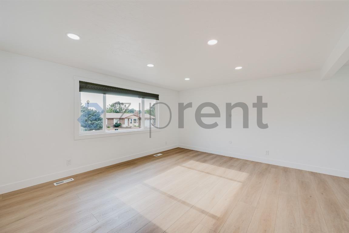 10251 E Strato Dr - Photo 4 of 17