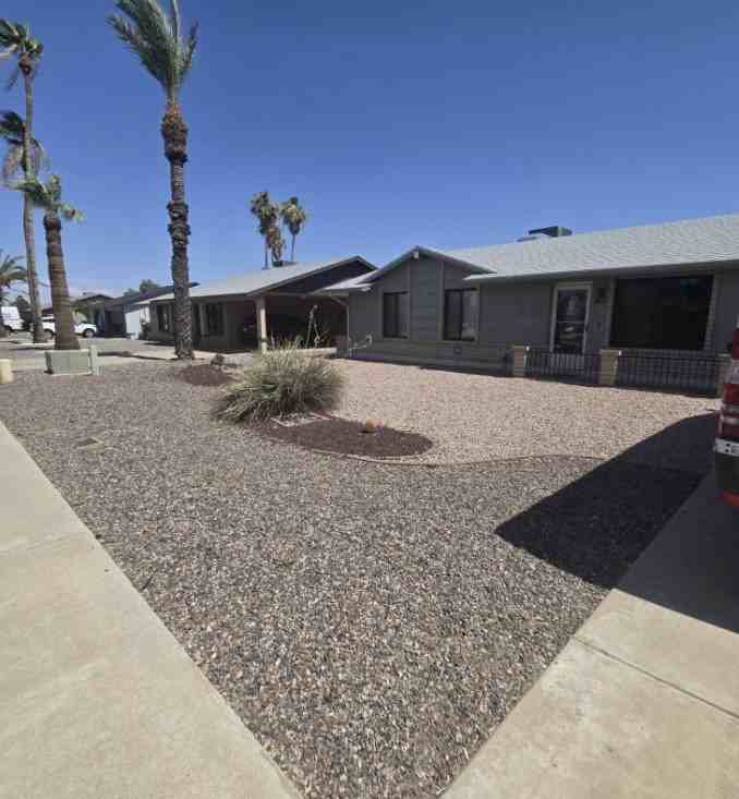 10521 W Loma Ln - Photo 2 of 21