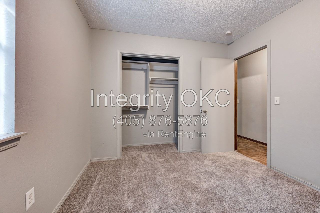 5233 Coble St - Photo 3 of 39