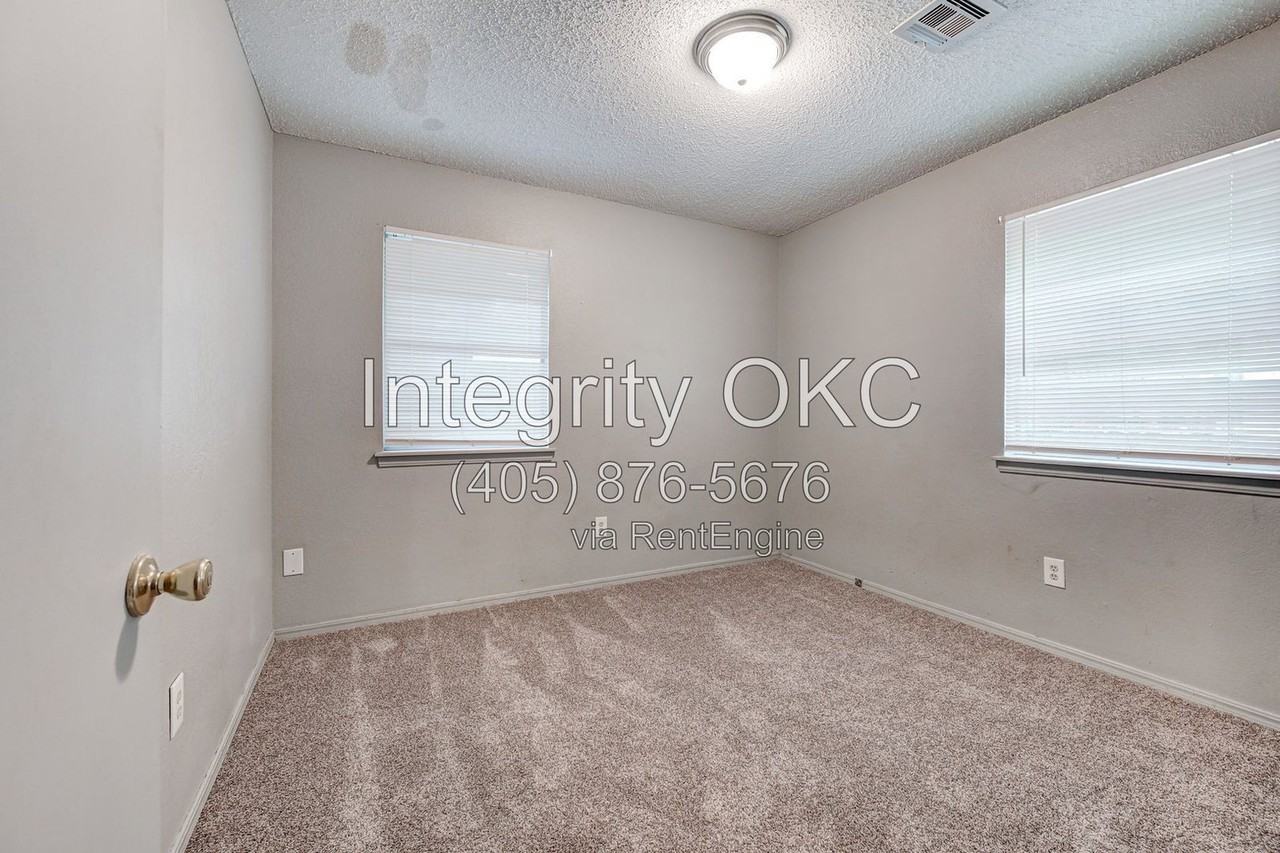 5233 Coble St - Photo 4 of 39