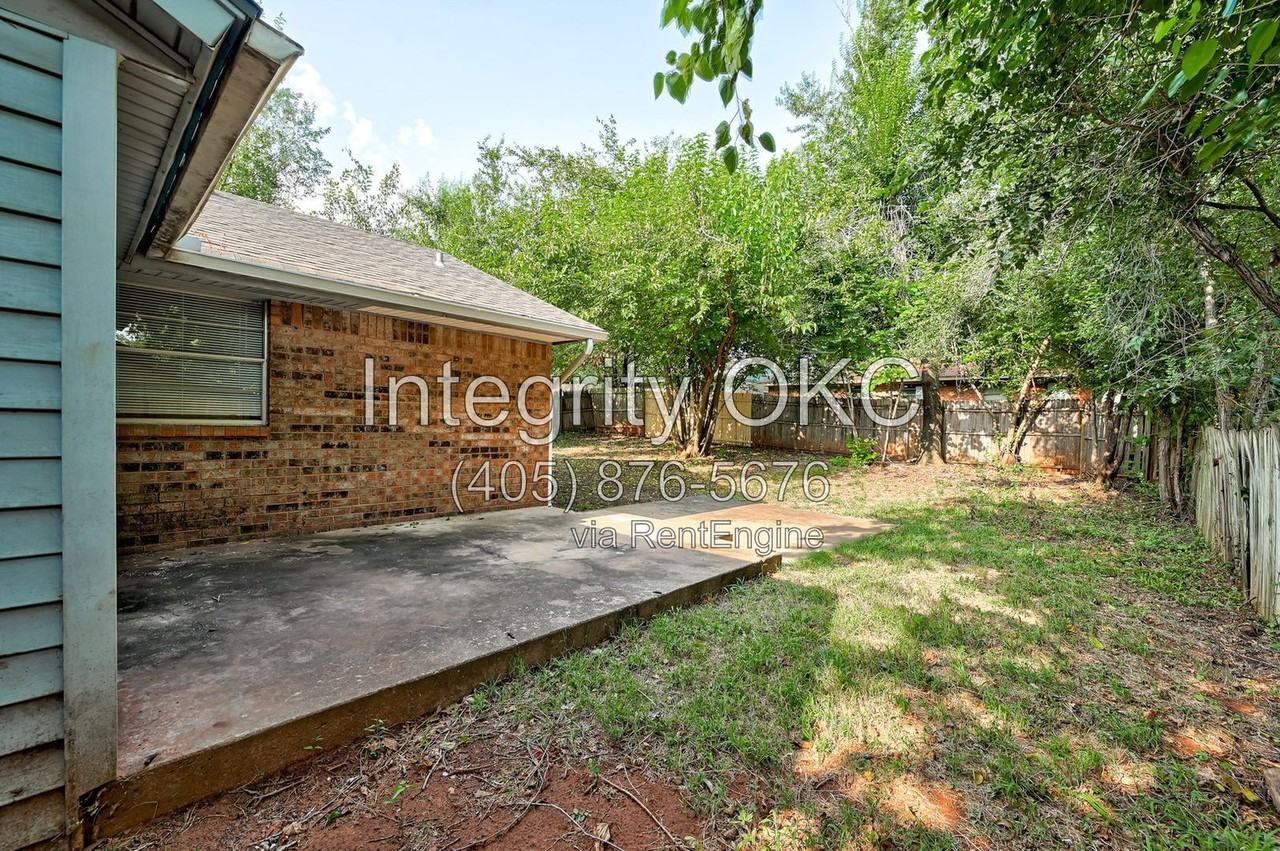 5233 Coble St - Photo 6 of 39