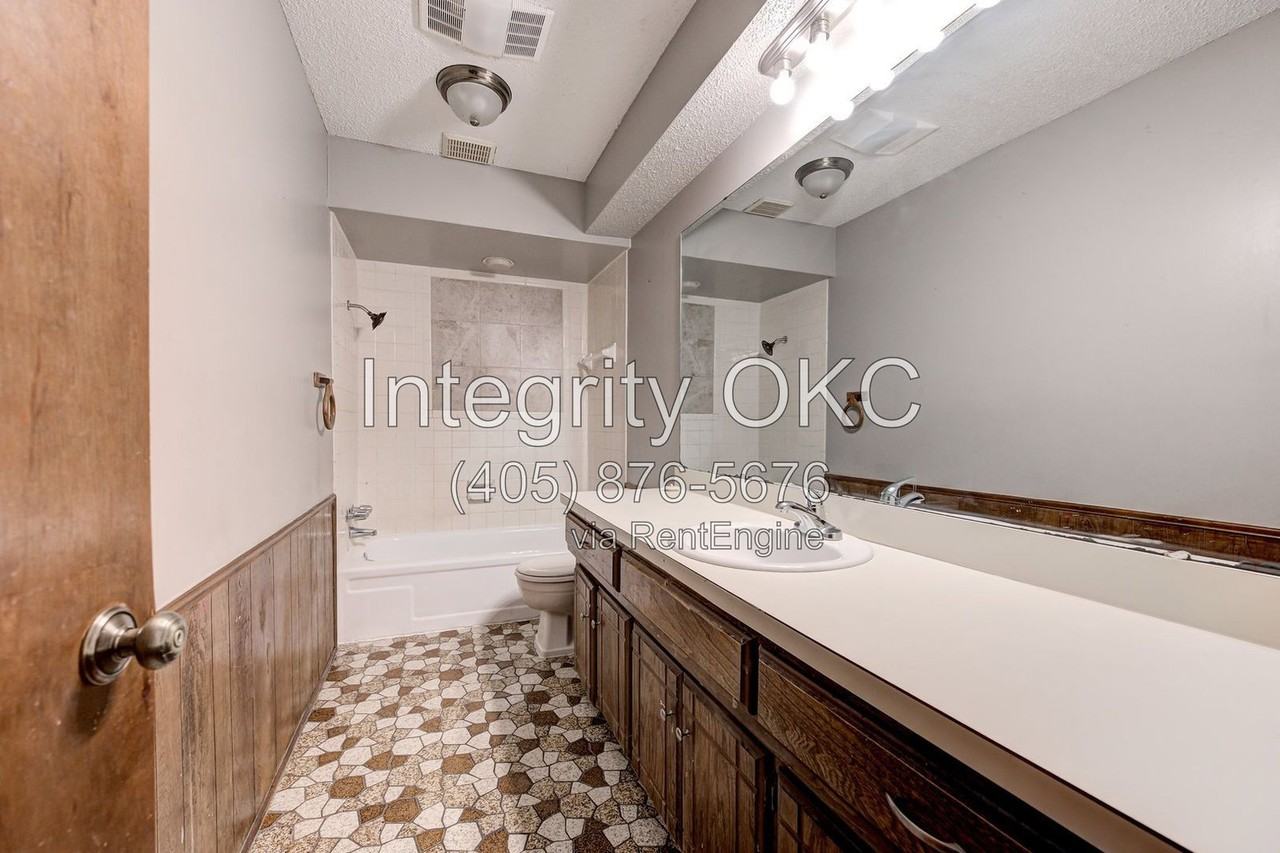5233 Coble St - Photo 7 of 39