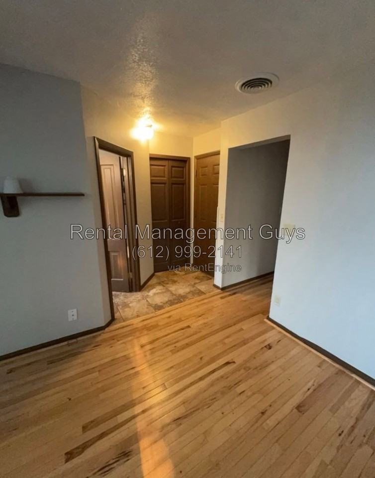 1938 Roblyn Ave #2 - Photo 2 of 16