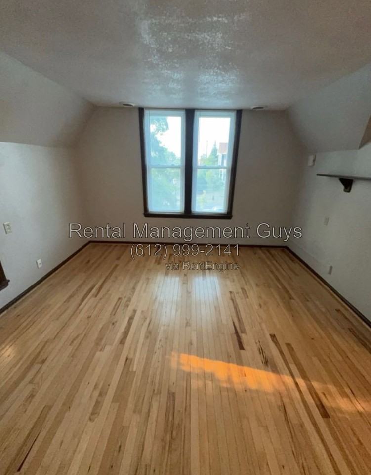 1938 Roblyn Ave #2 - Photo 4 of 16