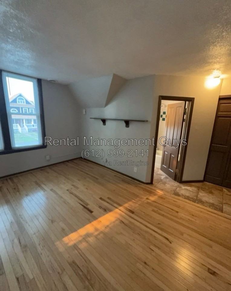1938 Roblyn Ave #2 - Photo 5 of 16