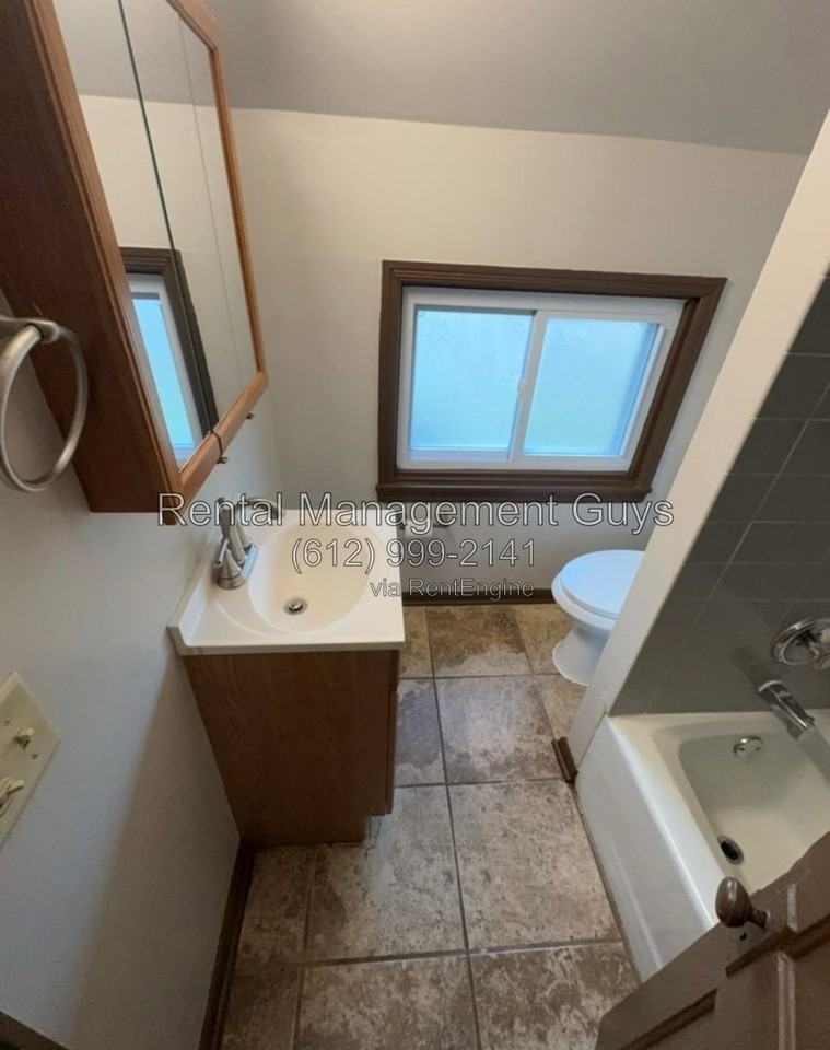 1938 Roblyn Ave #2 - Photo 6 of 16