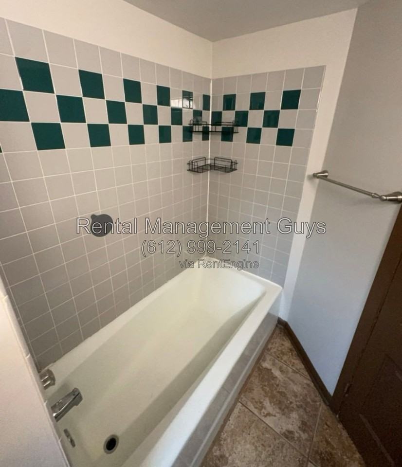 1938 Roblyn Ave #2 - Photo 7 of 16