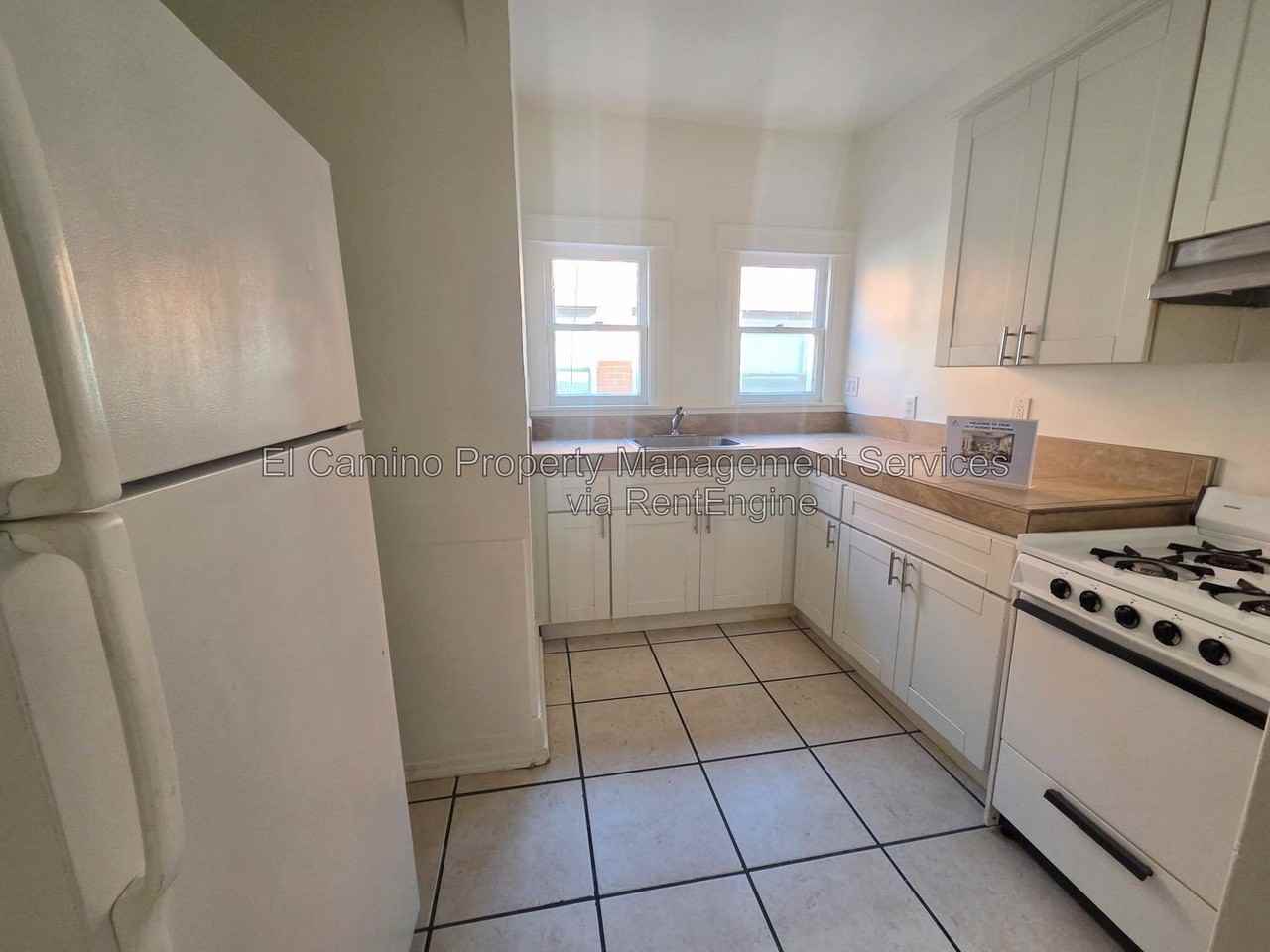 336 W 9th St - Photo 5 of 19