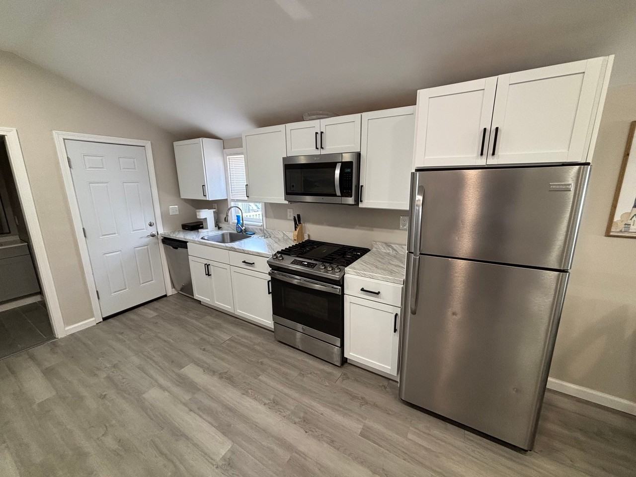 6 Epping Ave - Photo 4 of 18