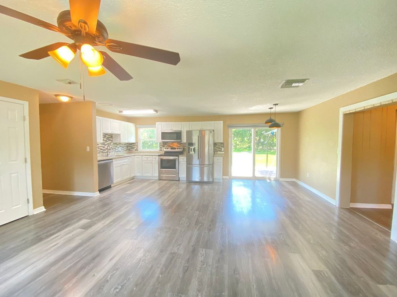 908 Teatro Ct - Photo 4 of 34
