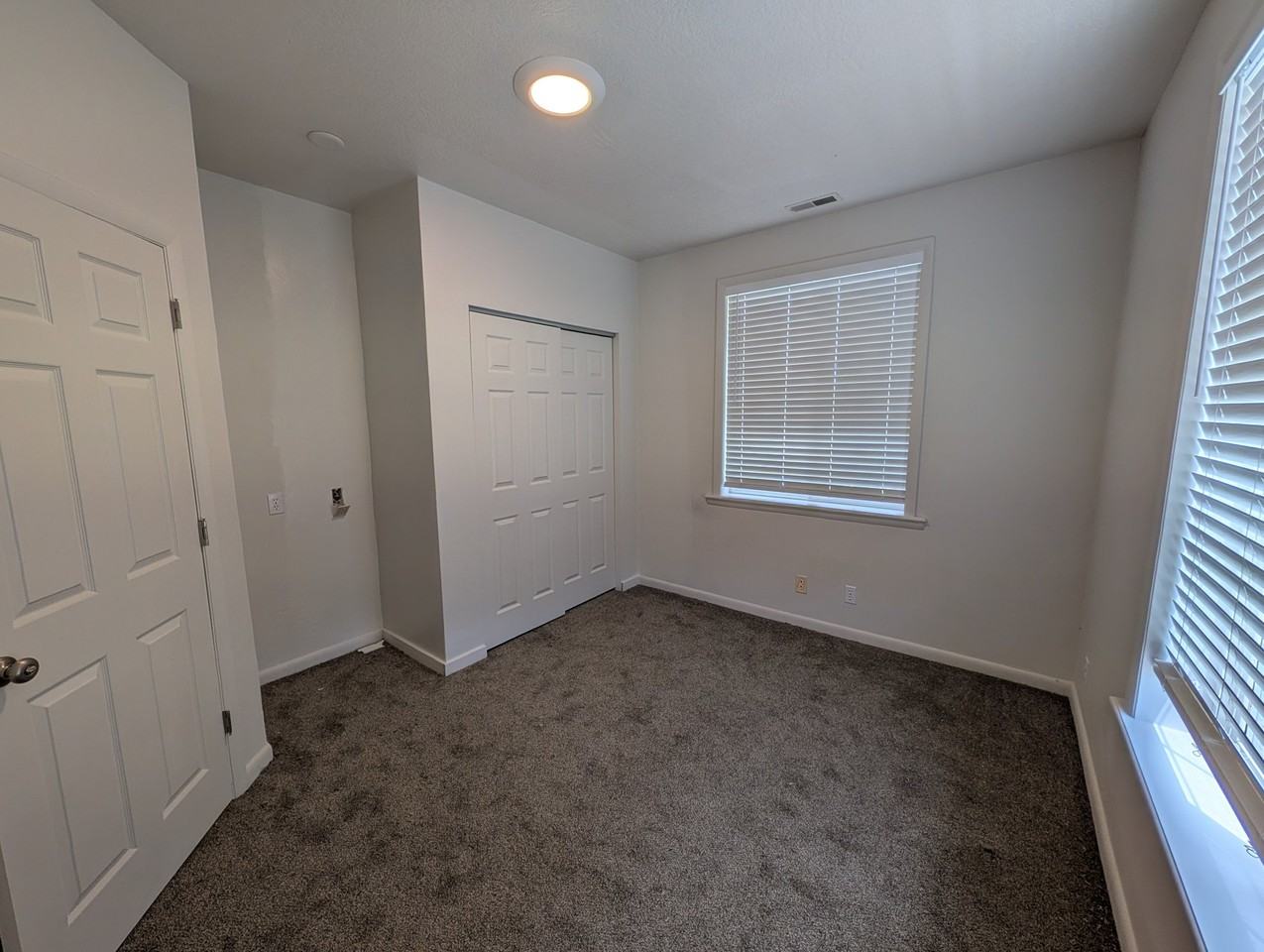 1760 Ne - Photo 2 of 19