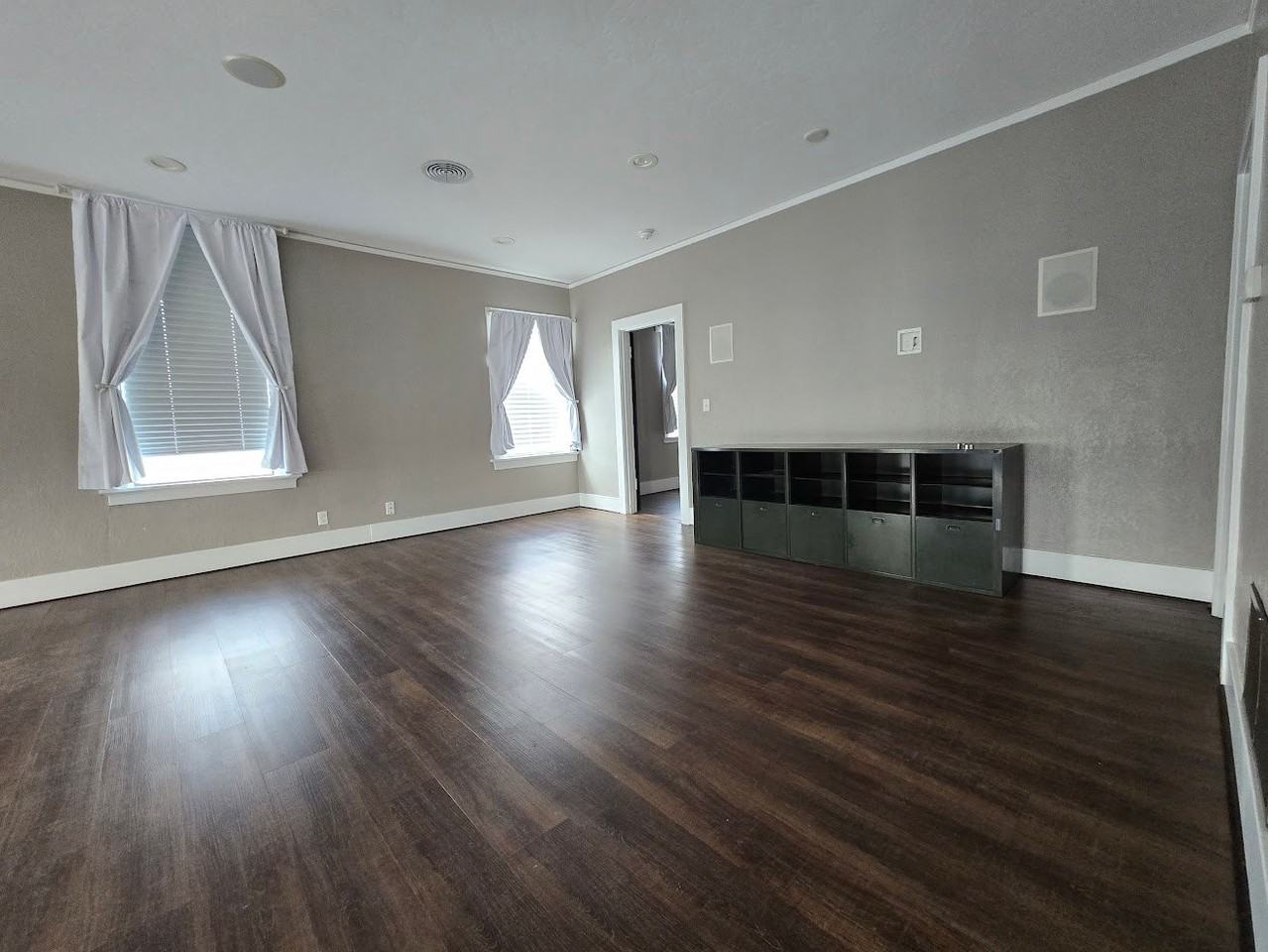 1265 W Rose St - Photo 2 of 10