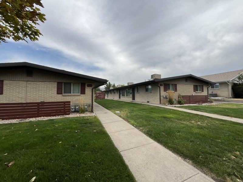 863 E Logan Ave #2 - Photo 5 of 20