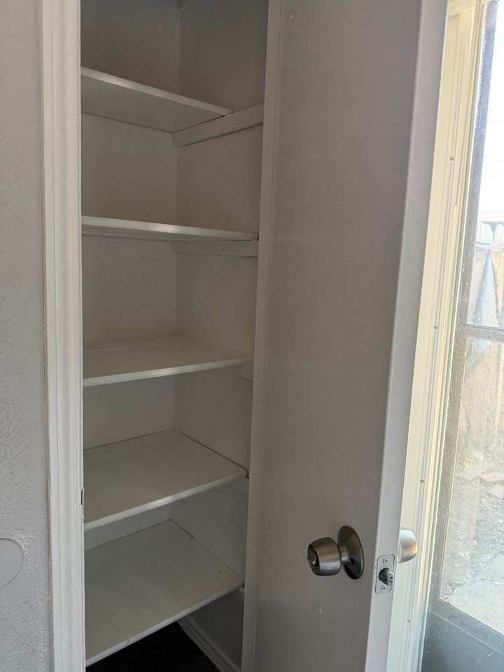 310 Gregory Ln - Photo 4 of 20