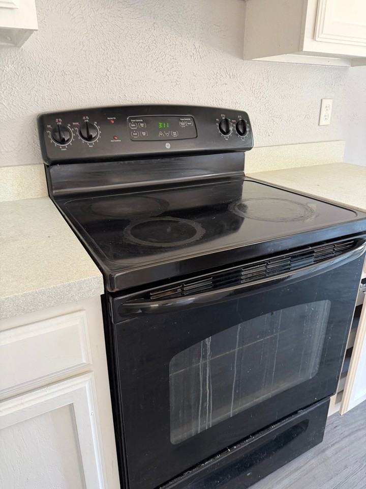 310 Gregory Ln - Photo 6 of 20